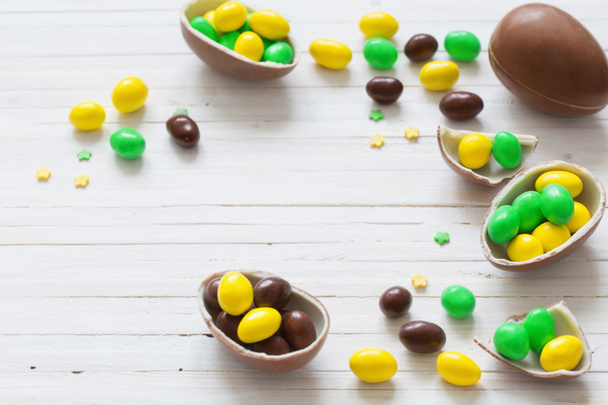 Chocolate Easter Eggs Over Wooden Background - Foto, Imagem
