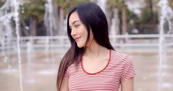 azjatyckie kobiety z długimi włosami - Materiał filmowy, wideo