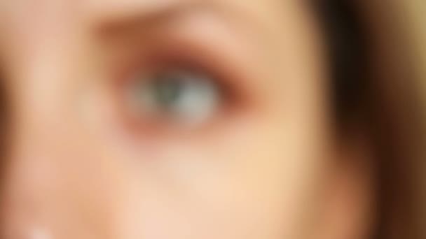Zielone oko kobiety - Materiał filmowy, wideo