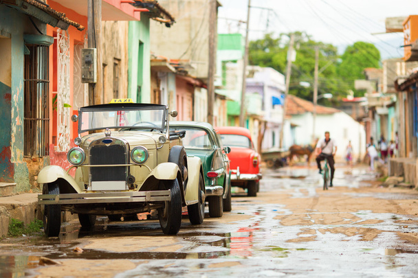 Régi kabrió autó, utcán, Trinidad, Kuba - Fotó, kép