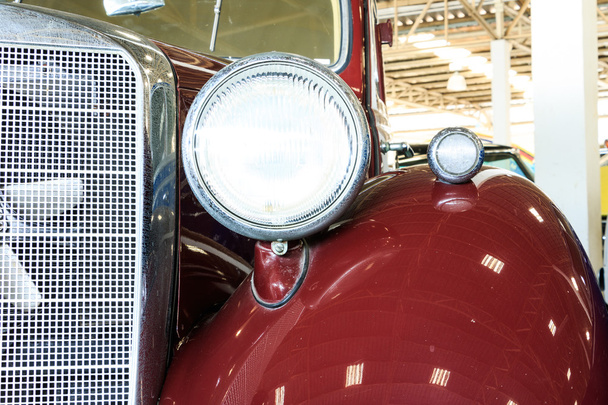 Close Up of Farol Lâmpada Vintage Classic Car. (Estilo de efeito vintage
) - Foto, Imagem