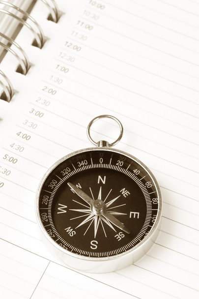 Kalendarz obrad i kompas - Zdjęcie, obraz