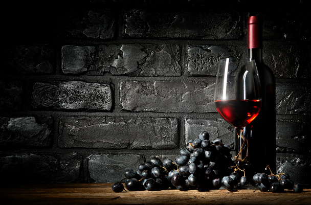 μάτσο σταφύλια και κρασί - Φωτογραφία, εικόνα