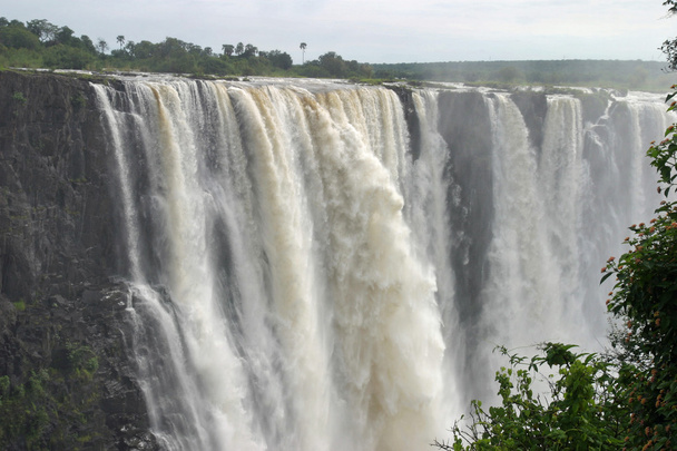 Водопад Виктория в Замбии и Зимбабве, Африка
 - Фото, изображение