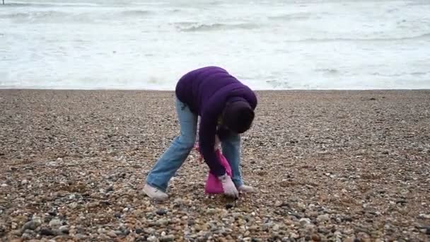 Пляж жінка Comber
 - Кадри, відео
