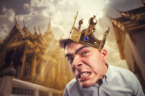 Сумасшедший носит корону
 - Фото, изображение