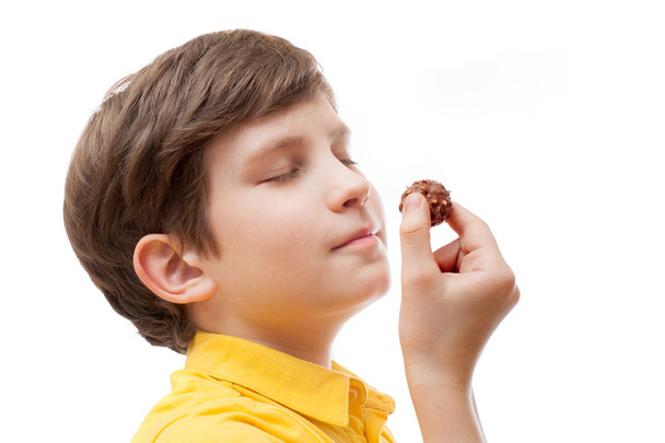 boy smelling chocolate ball - Fotoğraf, Görsel
