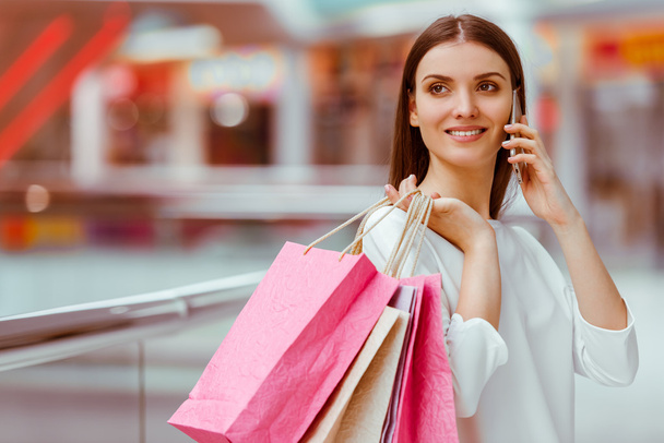 Mujer haciendo compras - Foto, imagen