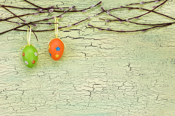 Paskalya arka plan dekoratif yumurta ve willow ile. Kopya alanı - Fotoğraf, Görsel