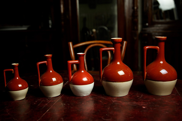Ceramiczne Zastawy stołowe czerwone i białe - Zdjęcie, obraz