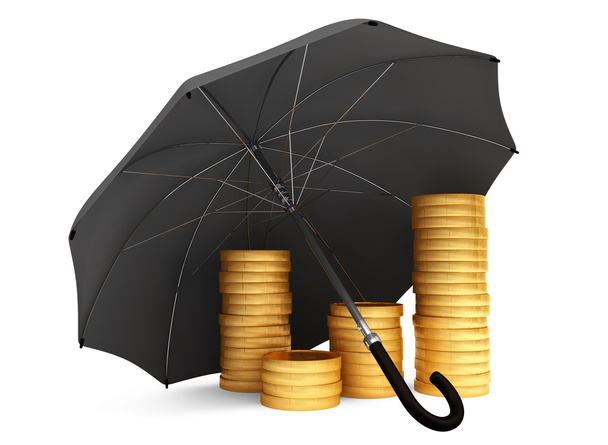 Bankkonzept. Stapel goldener Münzen mit Regenschirm bedeckt - Foto, Bild