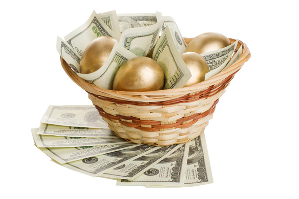 golden eggs and dollars in a basket isolated - Foto, Bild