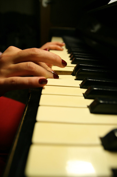 Playing piano - Фото, изображение