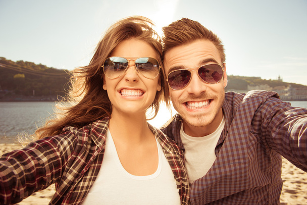 Two lovers making funny selfie - Foto, Imagem