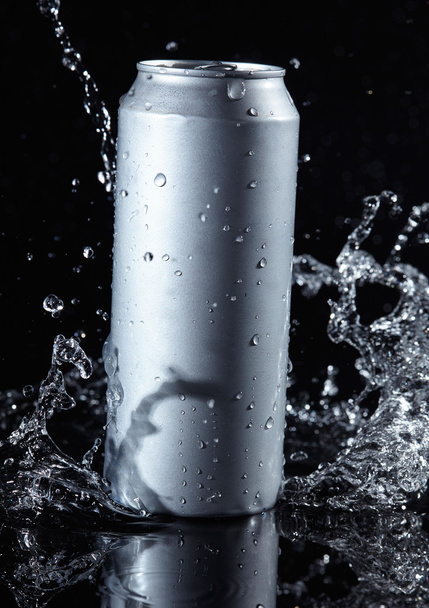 beer can with water splashes - Photo, Image