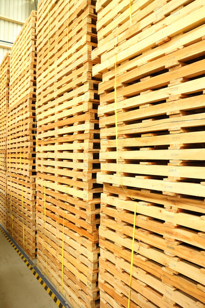 Использование деревянных поддонов для доставки
 - Фото, изображение