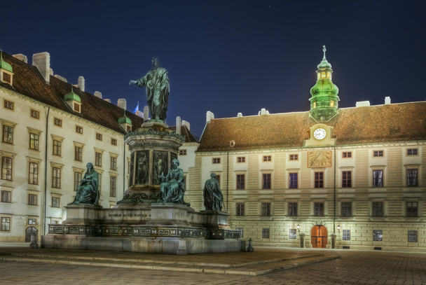 Vienna, Austria. Courtyard In der Burg. Monumento a Francesco I
. - Foto, immagini
