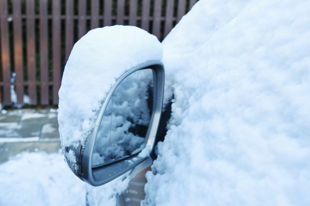 Wing mirror under the snow - Foto, Imagem