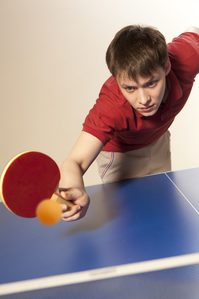 Man playing ping pong - Foto, immagini