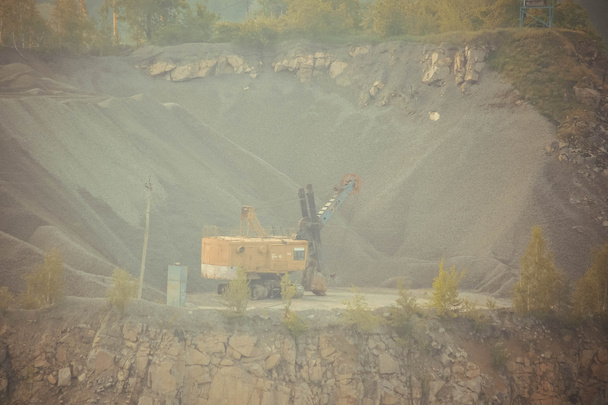 Granit ocağı Ekskavatör - Fotoğraf, Görsel