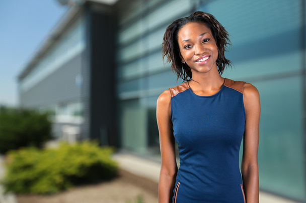 African American businesswoman smiling - Foto, afbeelding