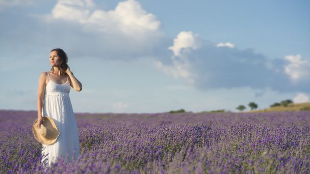 Serenity in a field of lavender - Valokuva, kuva
