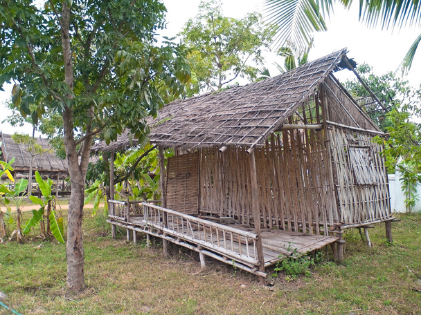Ancienne cabane délabrée
 - Photo, image