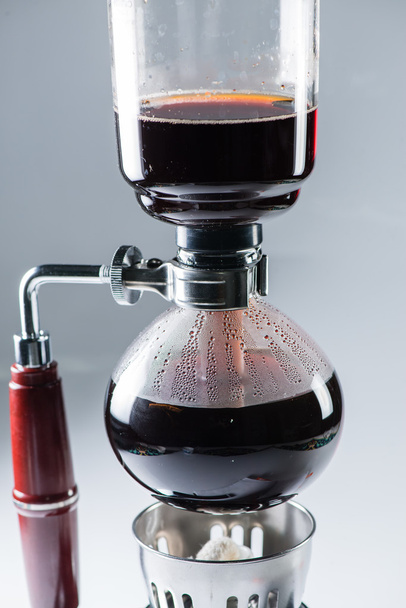 Puer tea in the siphon, shallow DOF - Foto, afbeelding