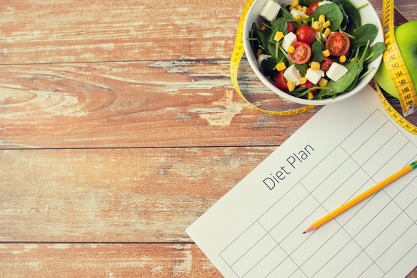 close up of diet plan and food on table - Foto, Imagen