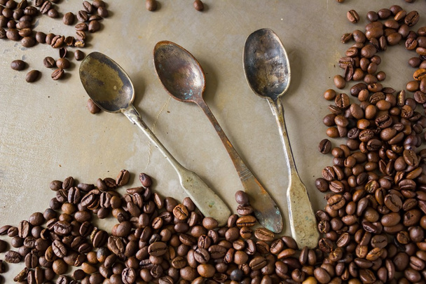 Starodawny stary łyżka i kawa - Zdjęcie, obraz
