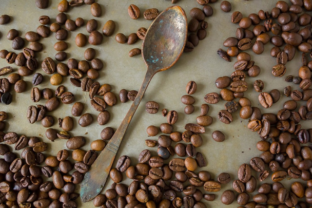 Vintage old spoon and coffee beans - Photo, Image