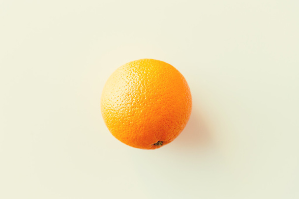 ripe orange over white - Foto, immagini