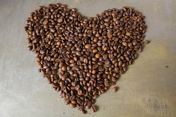 Μεγάλη καρδιά από κόκκους καφέ - Φωτογραφία, εικόνα