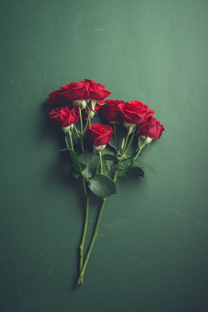 Red Roses on green - Fotoğraf, Görsel