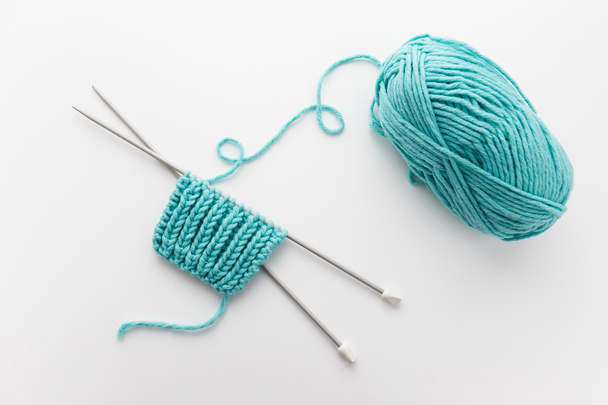 Ball of Yarn and Knitting Needles - Foto, afbeelding