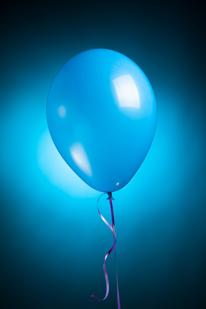 feestelijke blauwe luchtballon - Foto, afbeelding