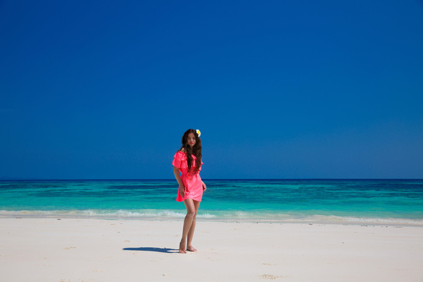 Beautiful woman walking on exotic beach, brunette girl model in  - Foto, afbeelding