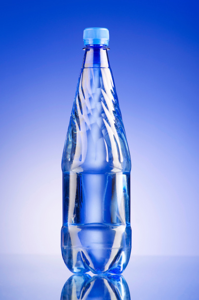 Garrafas de água como conceito de bebida saudável
 - Foto, Imagem