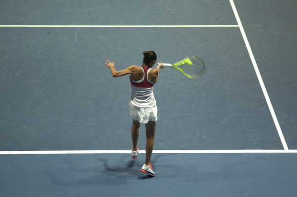 Tenis oynayan genç bir kadın. - Fotoğraf, Görsel