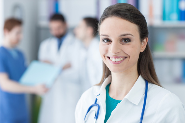 Smiling female doctor - Foto, immagini