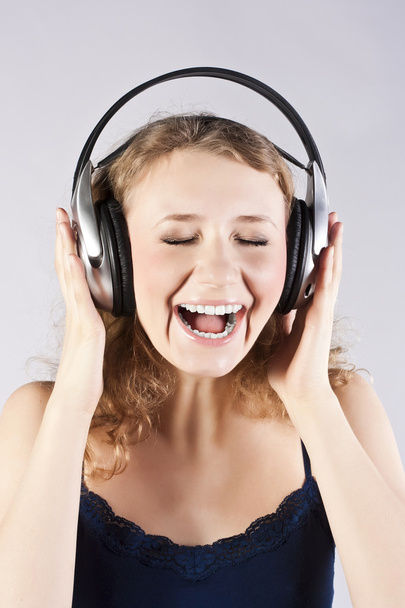 Pretty woman listening, and enjoying music - Foto, afbeelding
