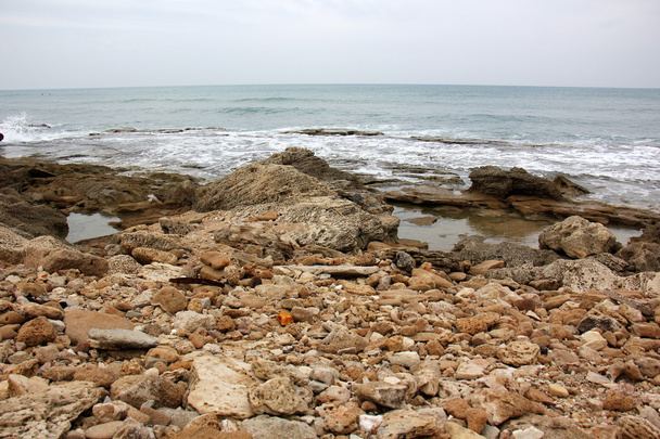 rochers au bord de la mer Méditerranée
 - Photo, image