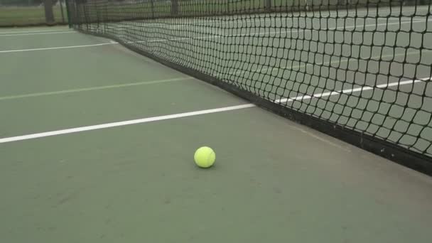 Tenisový míč soudu - Záběry, video