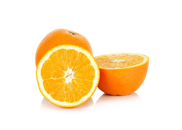 Fruto naranja aislado sobre el fondo blanco
 - Foto, Imagen