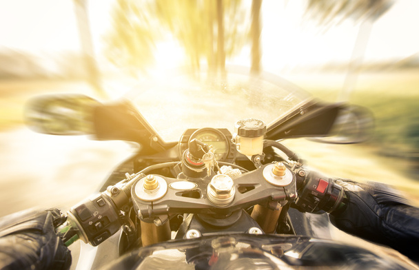 Sportowe motocykl pov widok z kokpitu - Zdjęcie, obraz