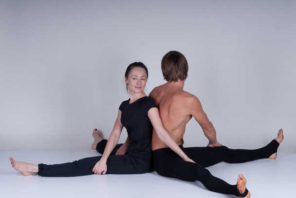 Jonge gezonde paar in yoga positie, Man en vrouw - Foto, afbeelding