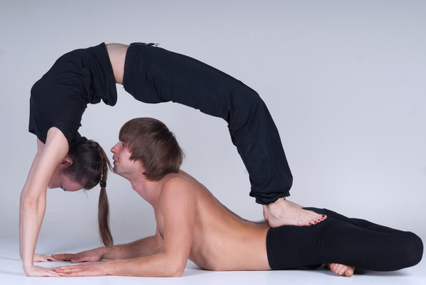 Jonge gezonde paar in yoga positie, Man en vrouw - Foto, afbeelding