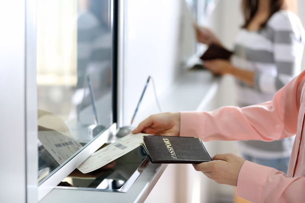 Стойки регистрации в аэропорту
 - Фото, изображение