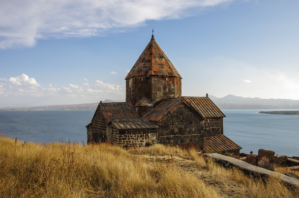 Sevanavank (Monastero di Sevan), un complesso monastico situato su un
 - Foto, immagini