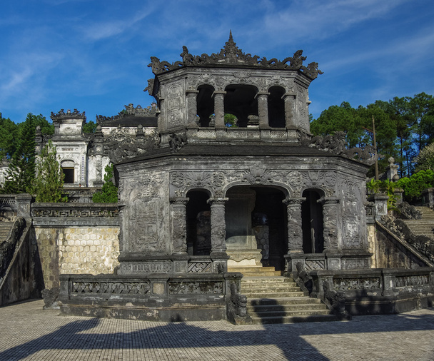 Shrine pavilion in Imperial Khai Dinh Tomb in Hue, Vietnam - Foto, Imagen